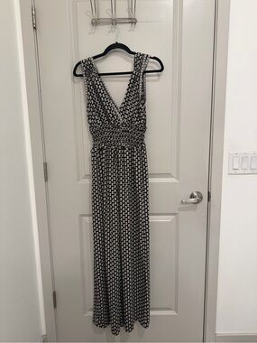 Black & White Printed Jumpsuit- Sleeveless V-Neck